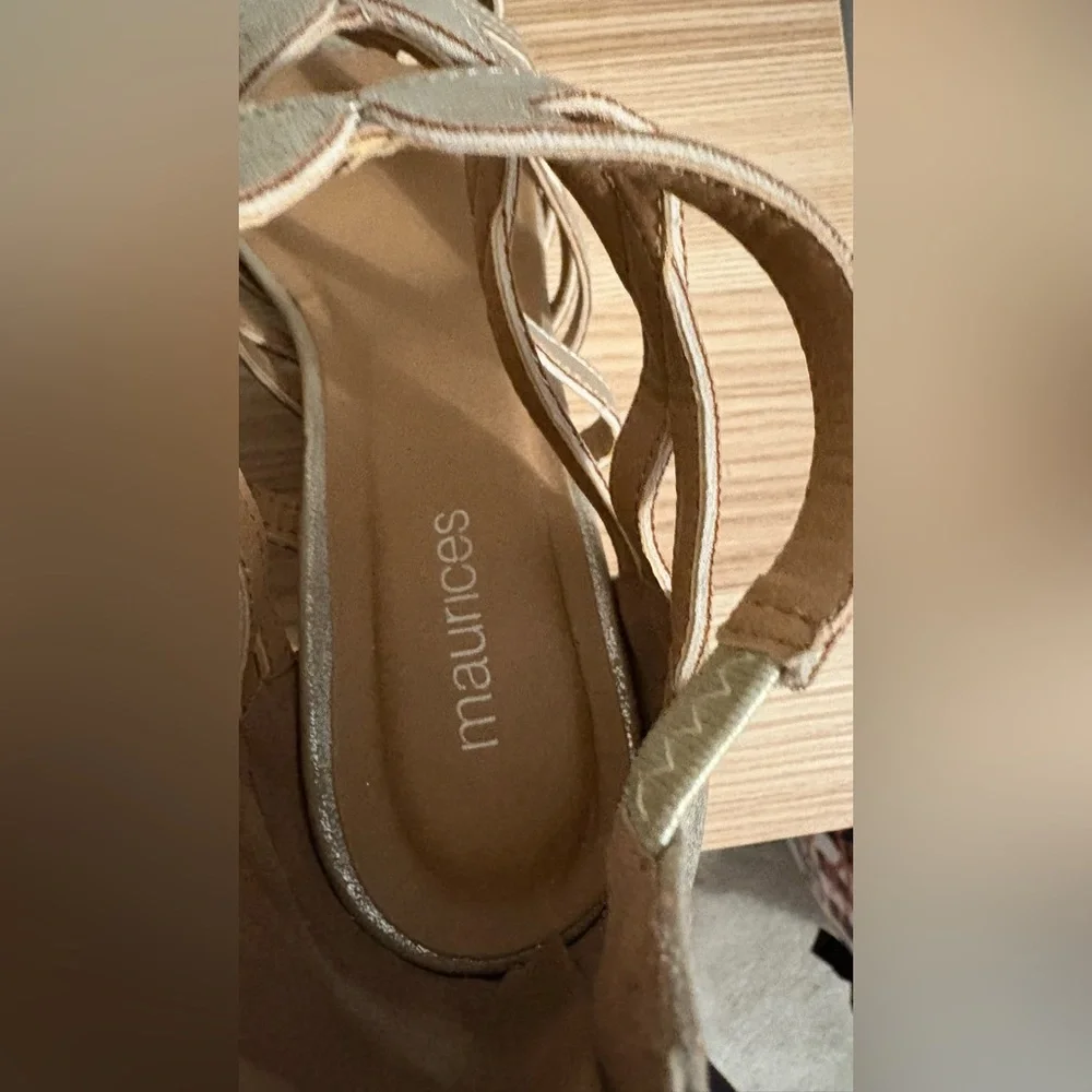 Maurice’s Women's Golden Strappy Wedge Sandals Sz 8.5 - Picture 6 of 10